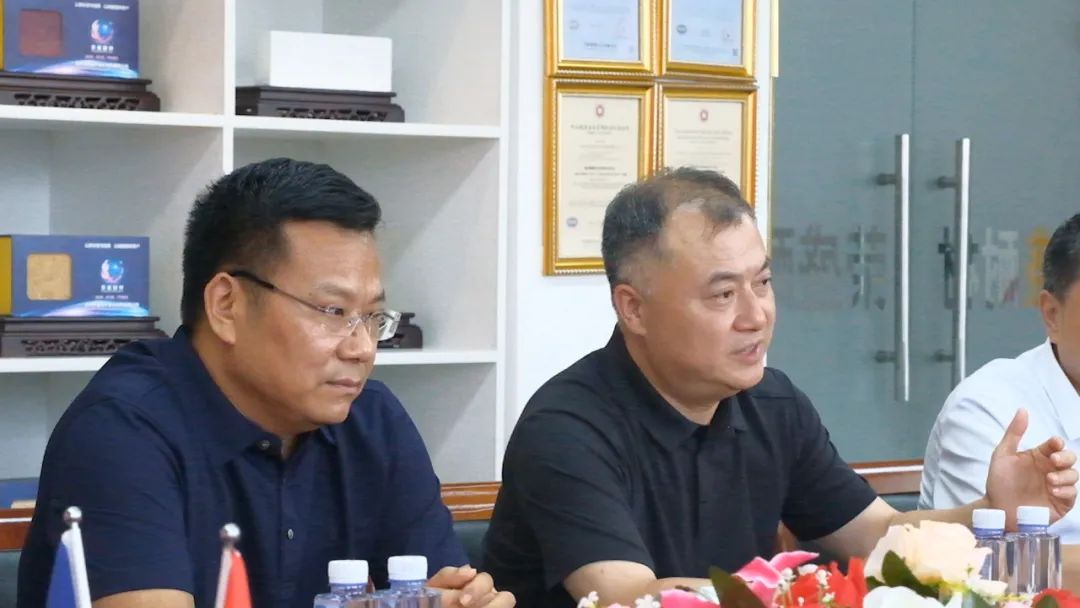 新密市委常委、政法委書(shū)記劉軍杰一行蒞臨榮盛科技集團(tuán)調(diào)研指導(dǎo)