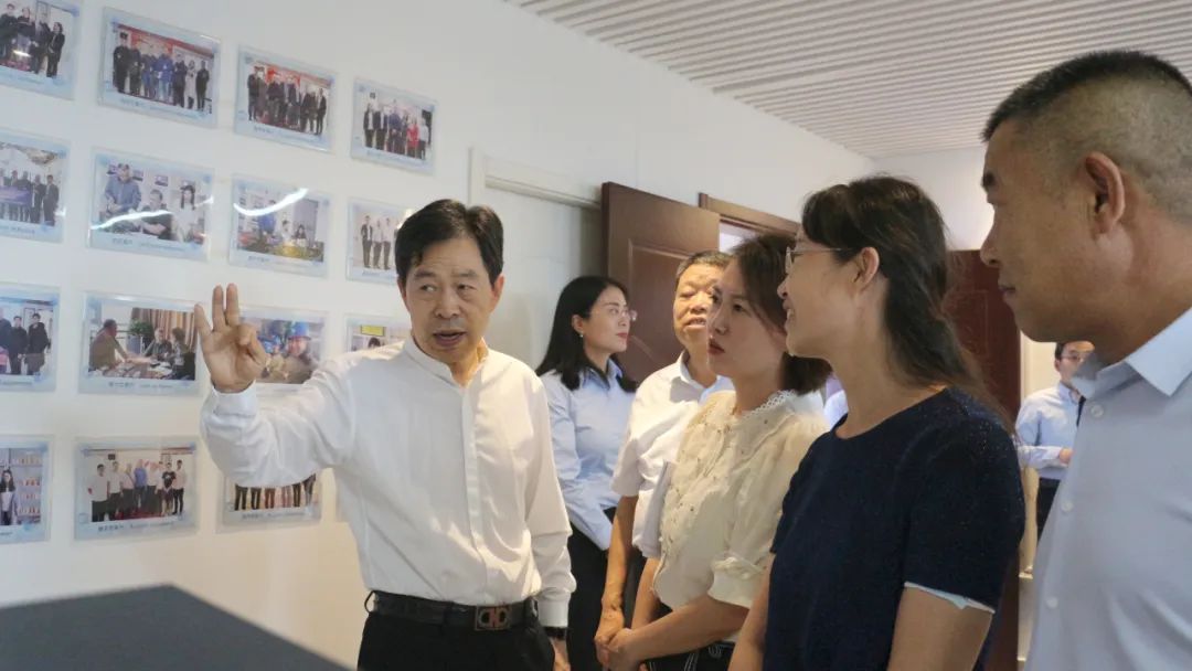 新密市委常委、政法委書(shū)記劉軍杰一行蒞臨榮盛科技集團(tuán)調(diào)研指導(dǎo)